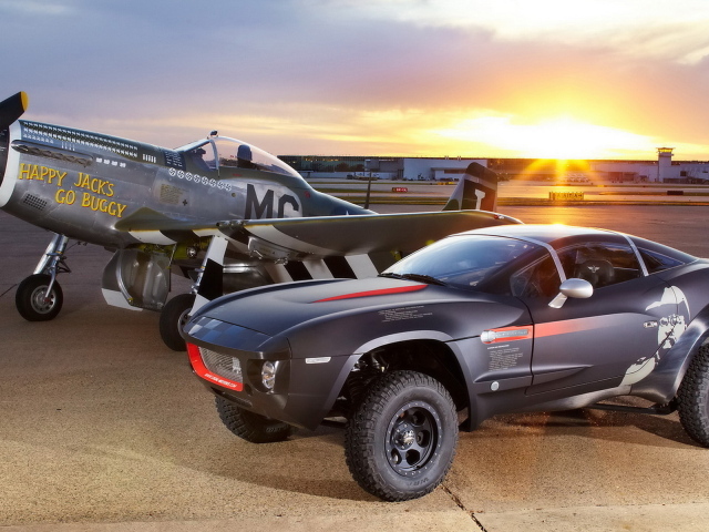 Local Motors Rally на фоне самолета