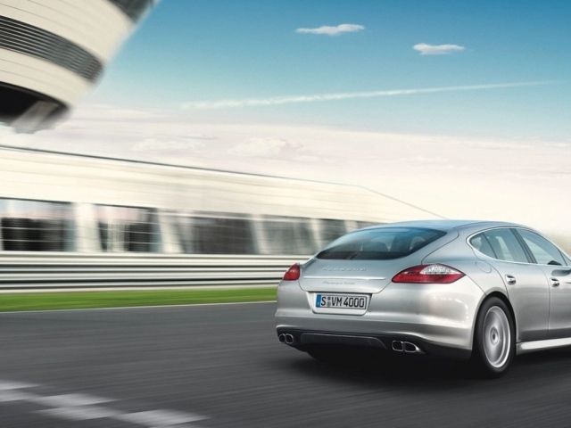 Порше Панамера на трэке