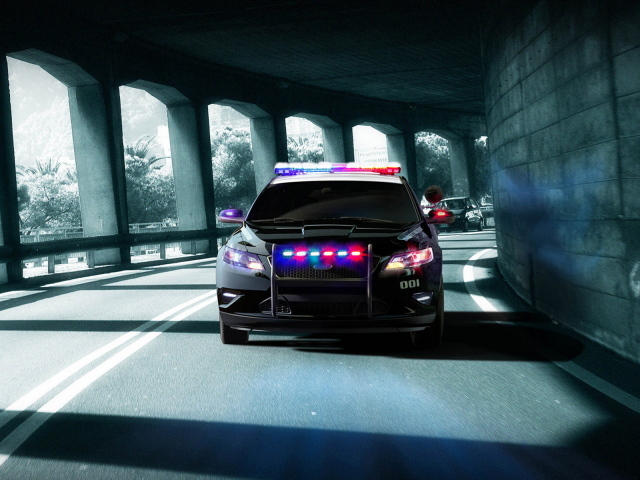 Ford Police Interceptor Concept в туннеле