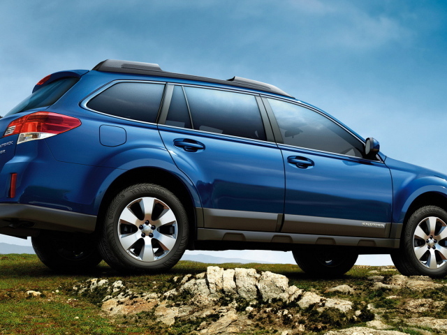 Субару Оутбек на холме