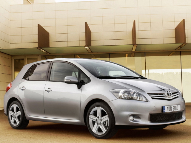Тойота Аурис