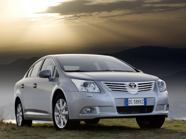 Toyota Avensis на возвышенности