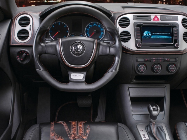 Кожаный салон автомобиля