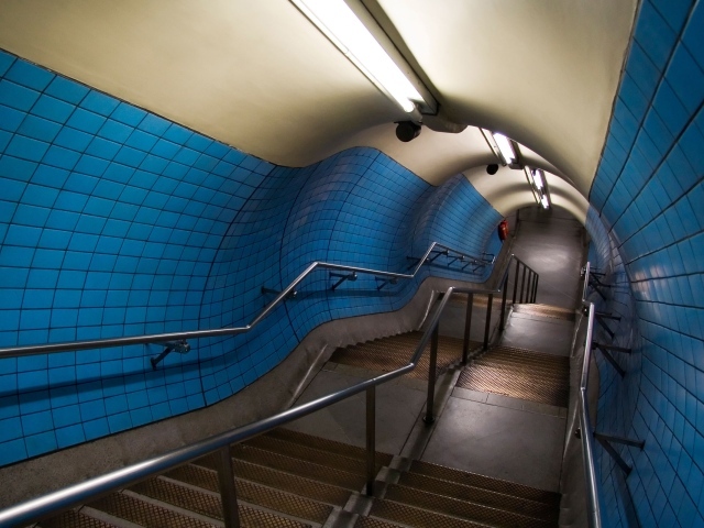 Спуск в метро