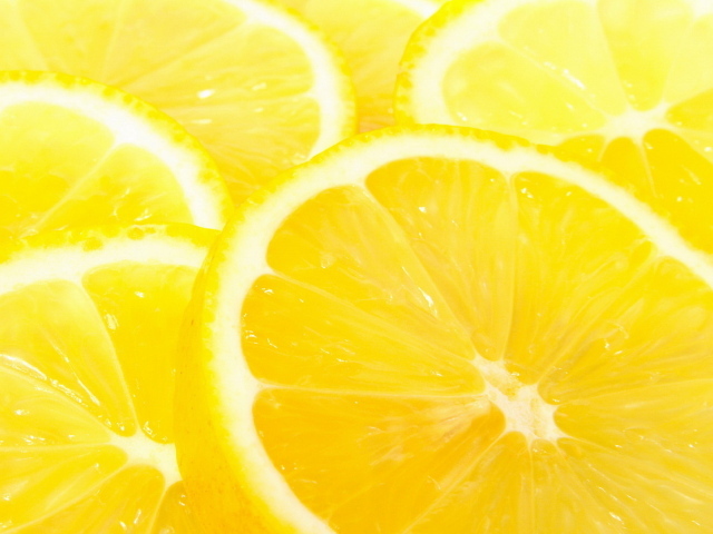 Нарезанный лимон