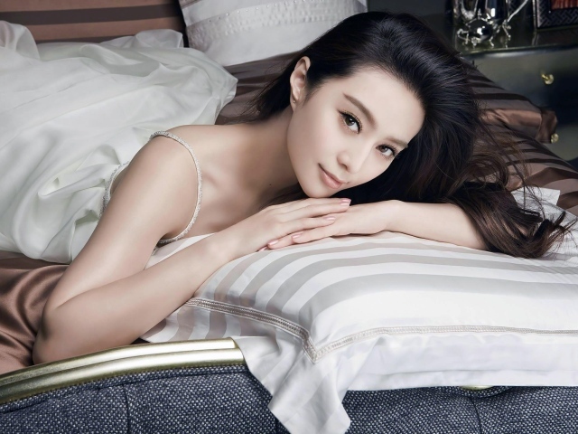 Девушка в белом