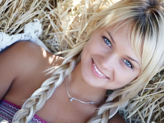 Девочка с косичками