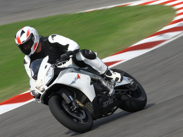 Aprilia RSV4 R