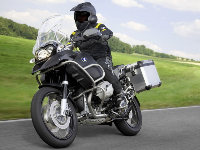 BMW R 1200 за городом