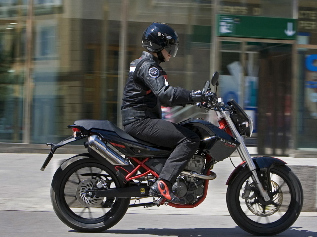 Дерби Мулачен в движении