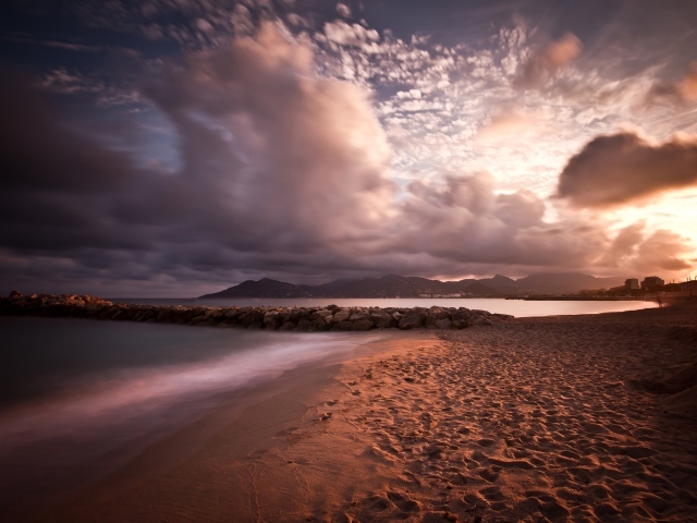 Вечер на Каннском пляже Франция