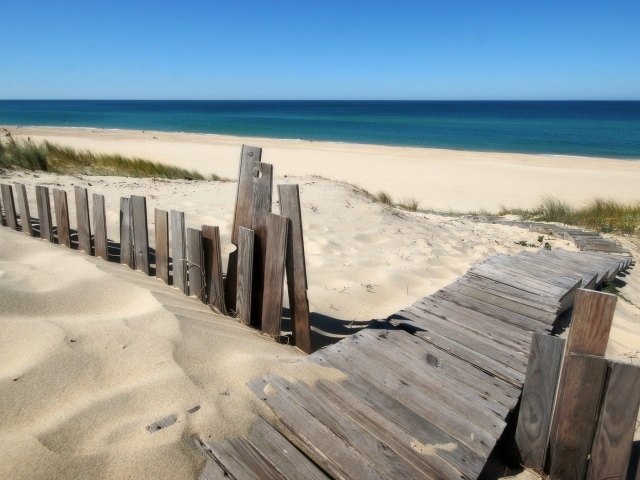 Песчаный берег