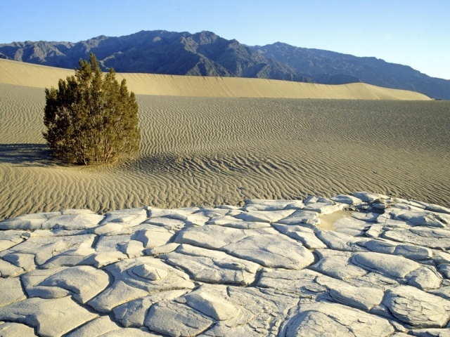 Горы в пустыне