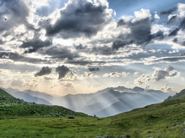 Горы на горизонте