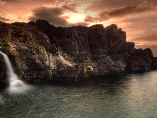 Высокий скальный берег