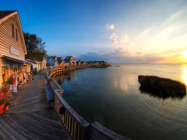 Магазинчики на берегу