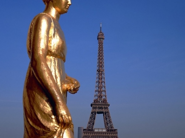 Эйфелева башня в Париже