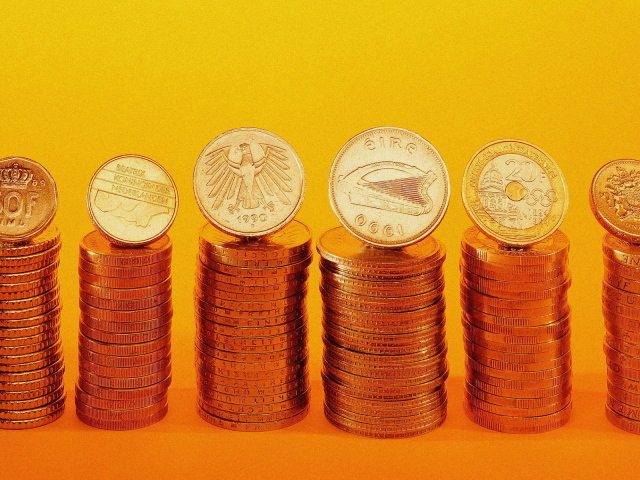 Стопки монет