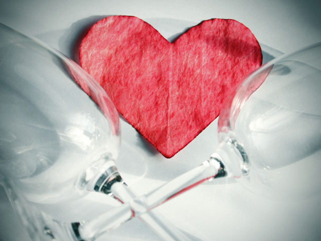 Фужеры и сердце