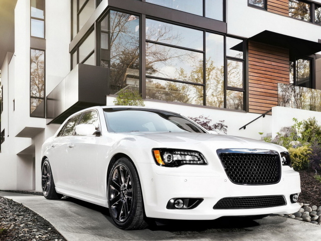 Chrysler-300 SRT8