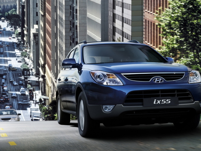 Hyundai IX55 in city