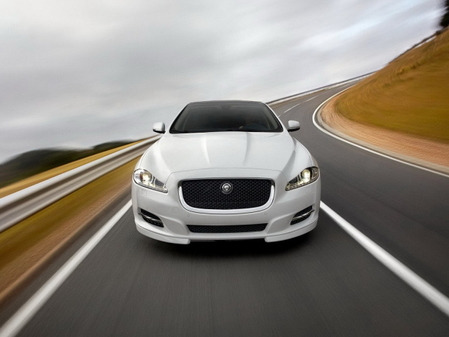 Jaguar-XJ Sport