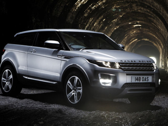 Range Rover Evoque в тоннеле