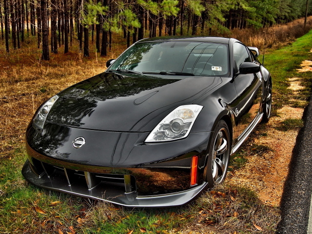 Nissan 350Z на обочине