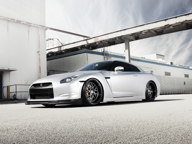 new Nissan GT-R