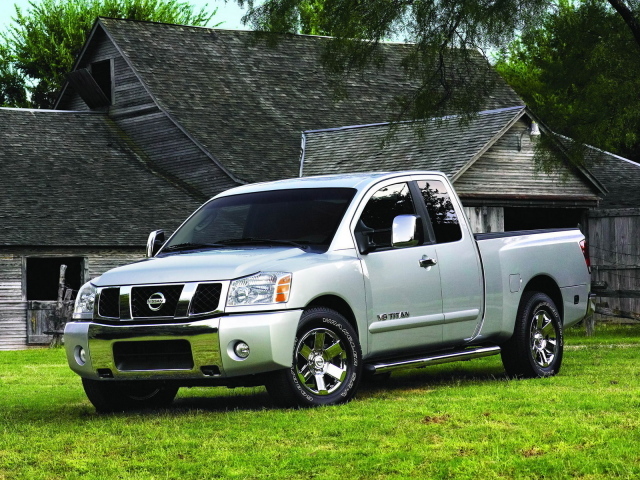 Nissan Titan V8