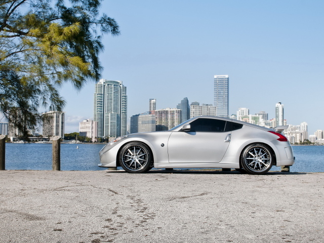 спортивный Nissan 370z