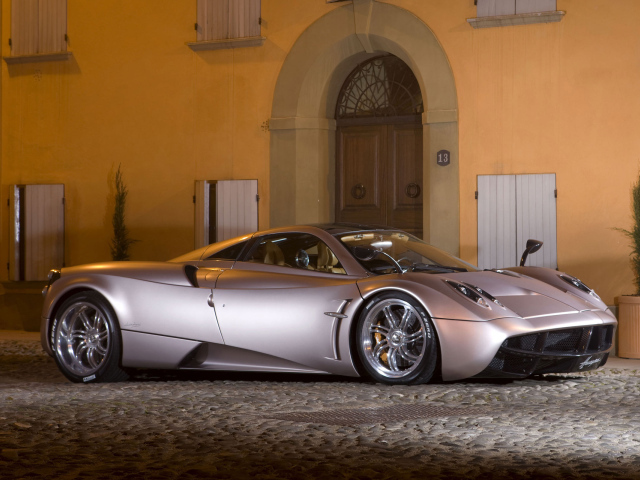 cуперкар Pagani Huayra