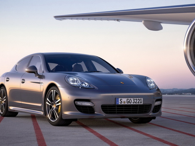 Porsche-Panamera Turbo S 2012