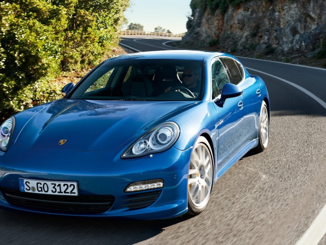 blue Porsche-Panamera S