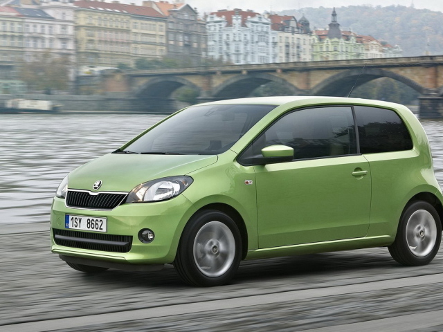 Skoda-Citigo на набережной