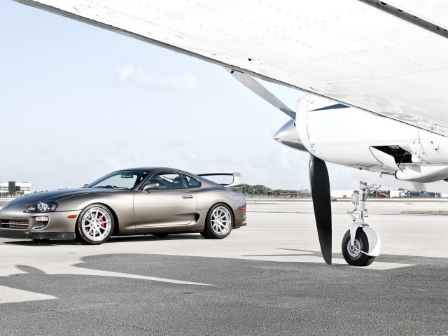 спортивная Toyota Supra