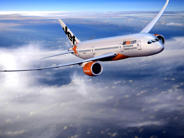 Авиалайнер в небе