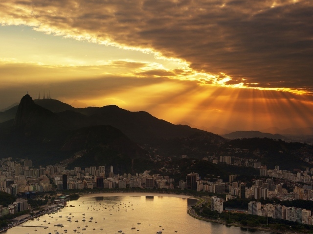 Лучи над Рио-де-Жанейро