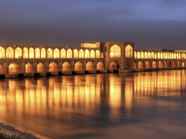 Мост Хаджу ночью