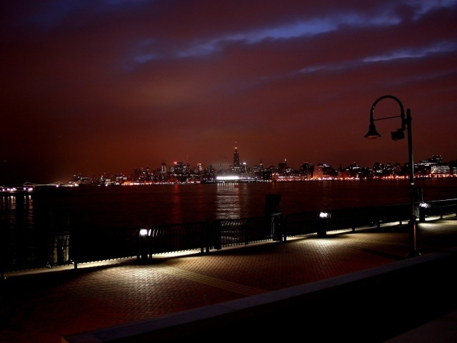 Набережная ночью