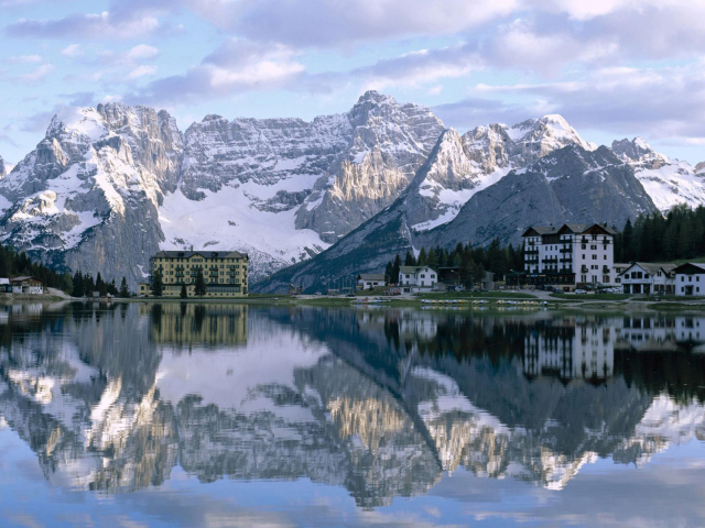 Город около гор