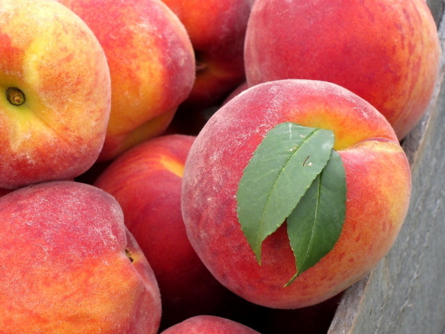 Сладкие персики