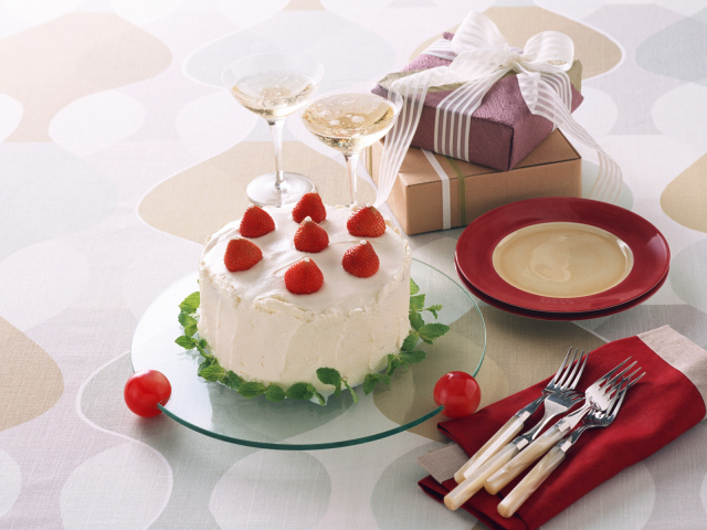 Торт с клубникой