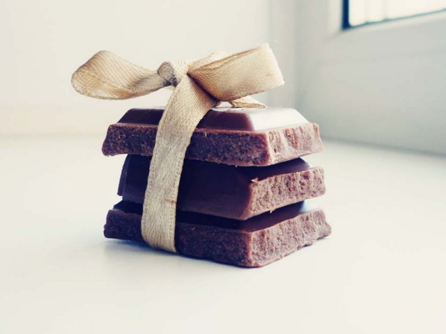 Три кусочка шоколада