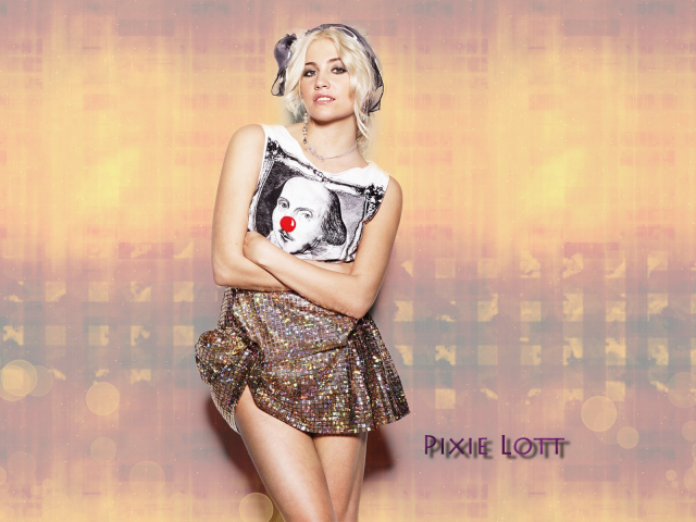 Pixie Lott в платье