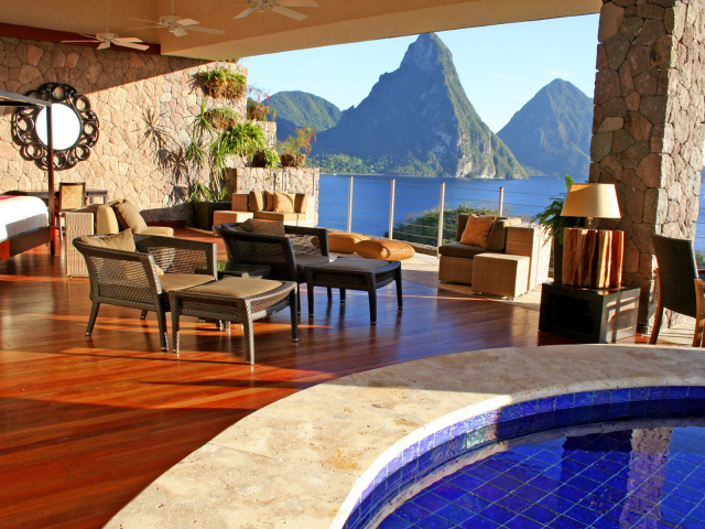 Терраса возле бассейна