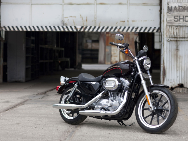 Harley Davidson XL883 SuperLow