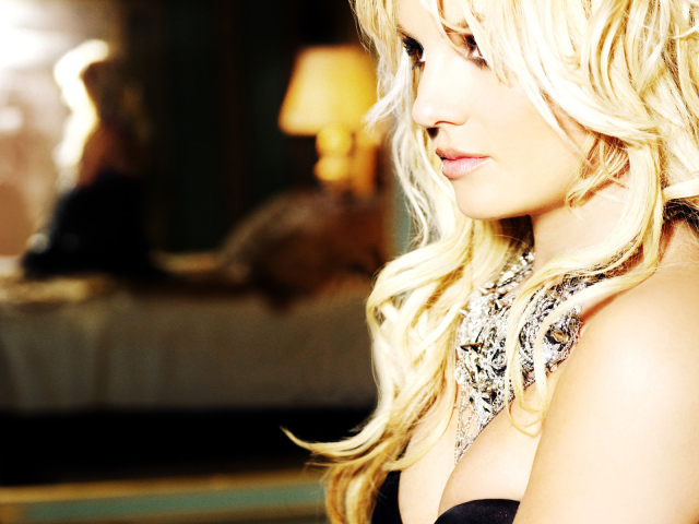 белокурая Britney Spears