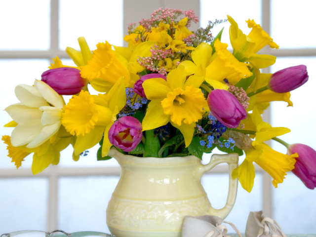 Кувшин с цветами