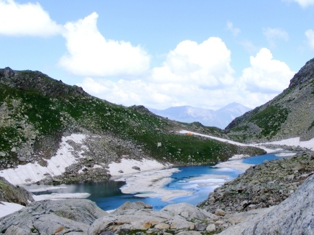 Озеро среди вершин